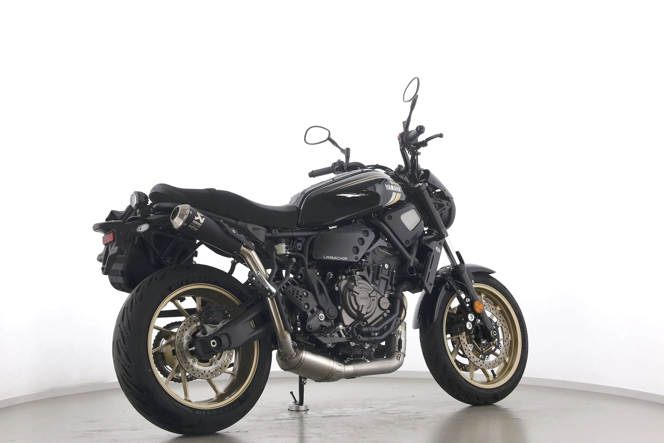 XSR 700