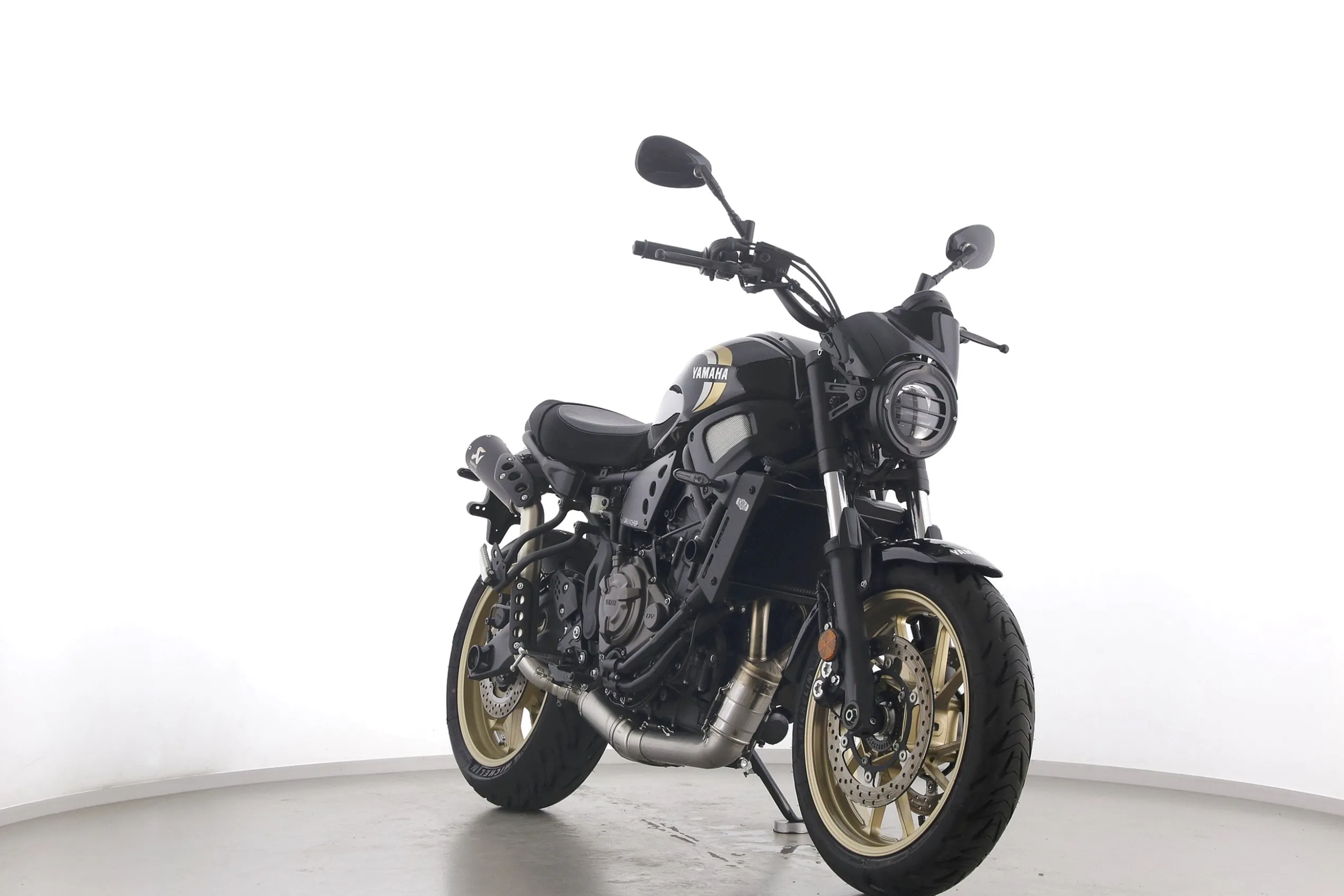 XSR 700