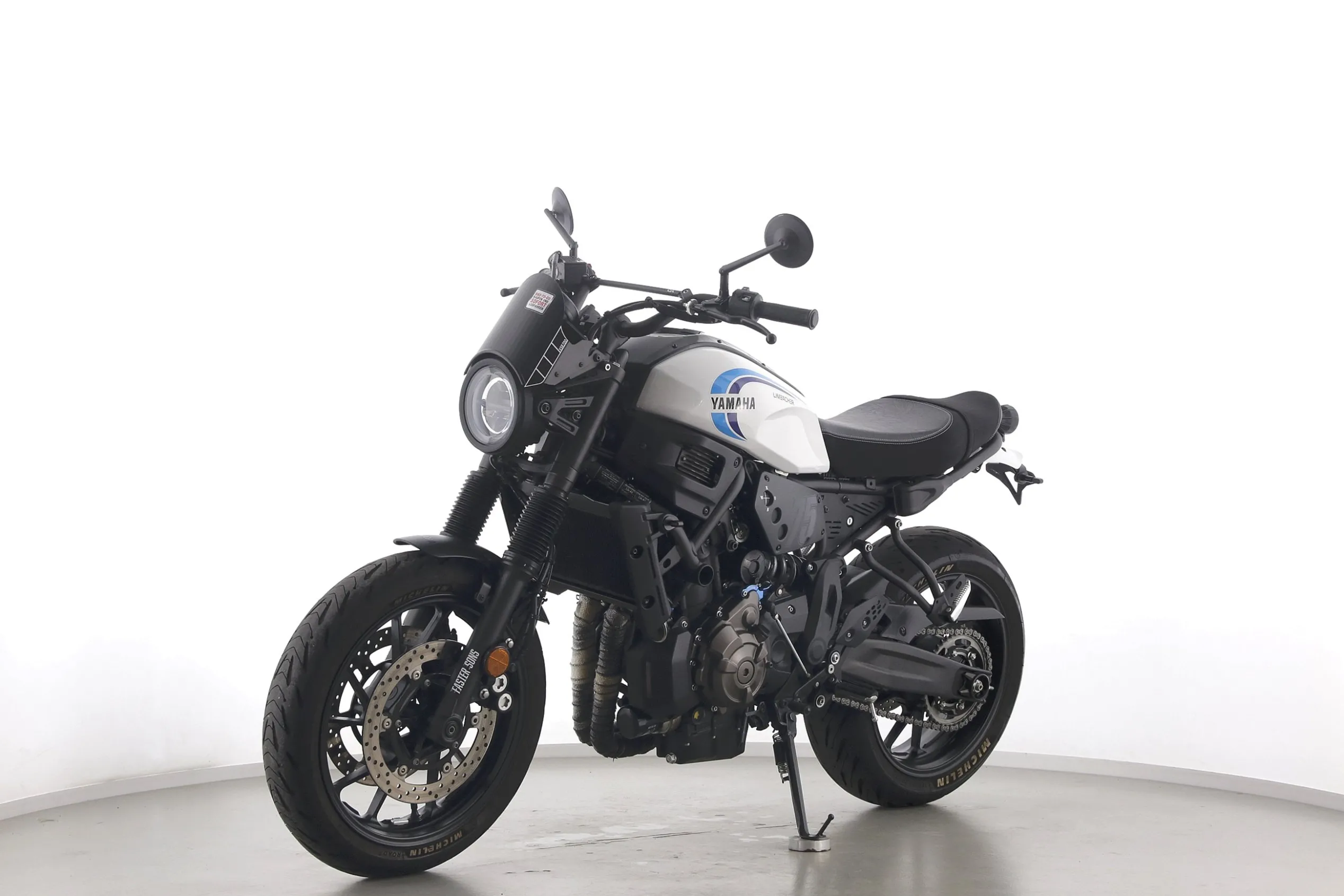 XSR700