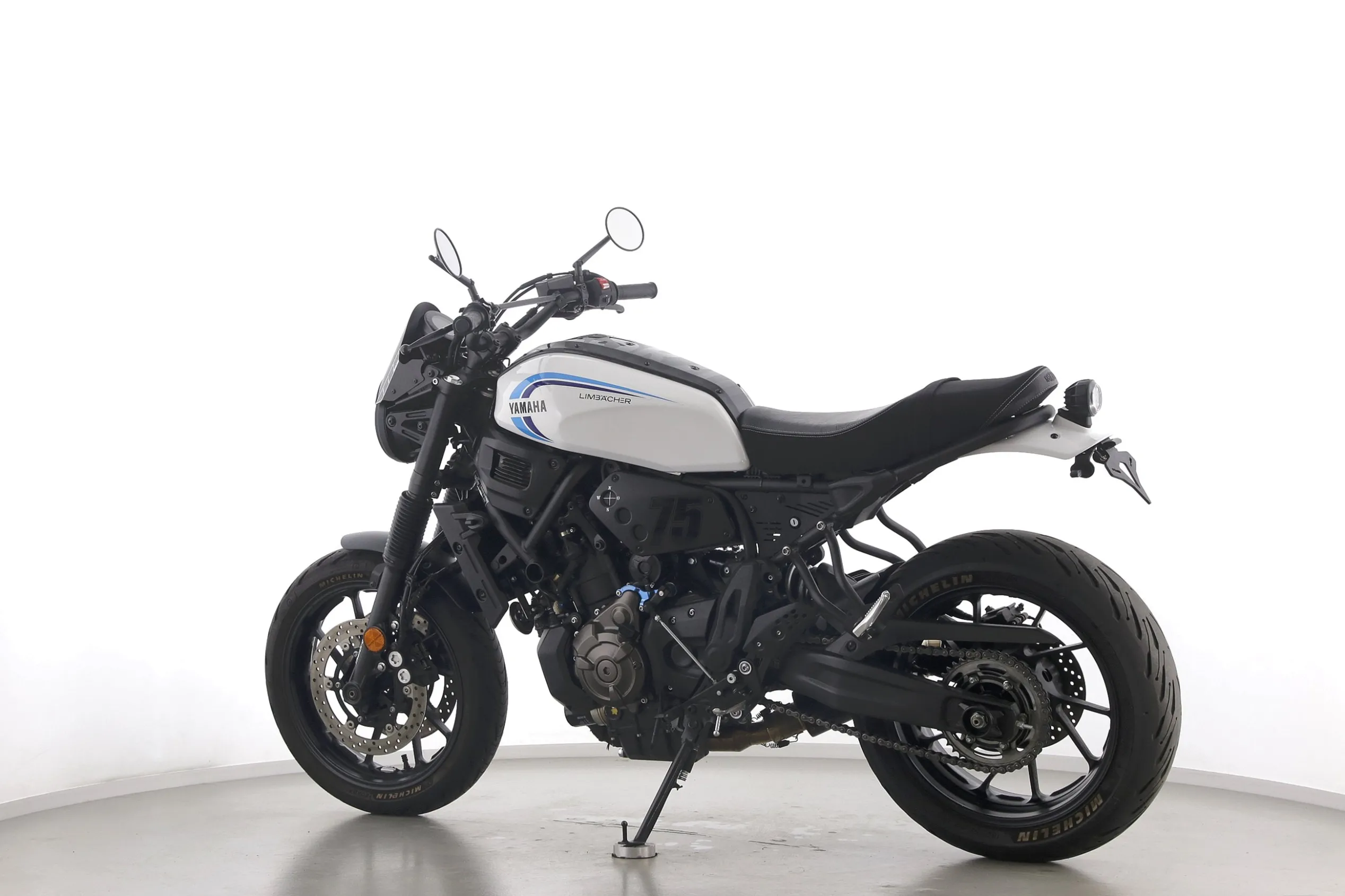 XSR700