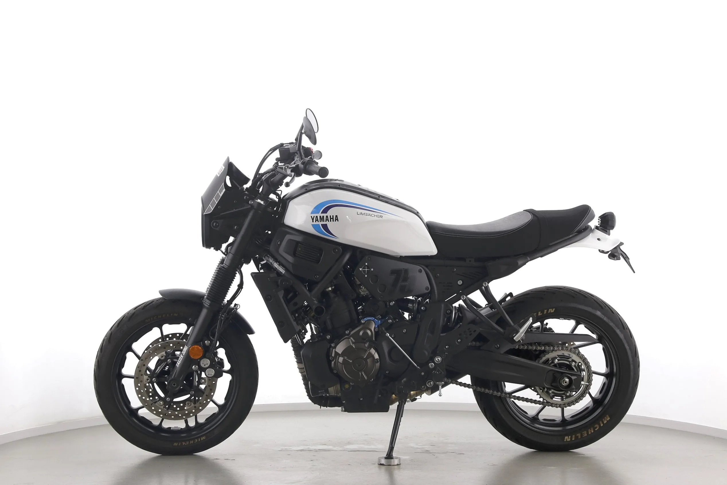 XSR700