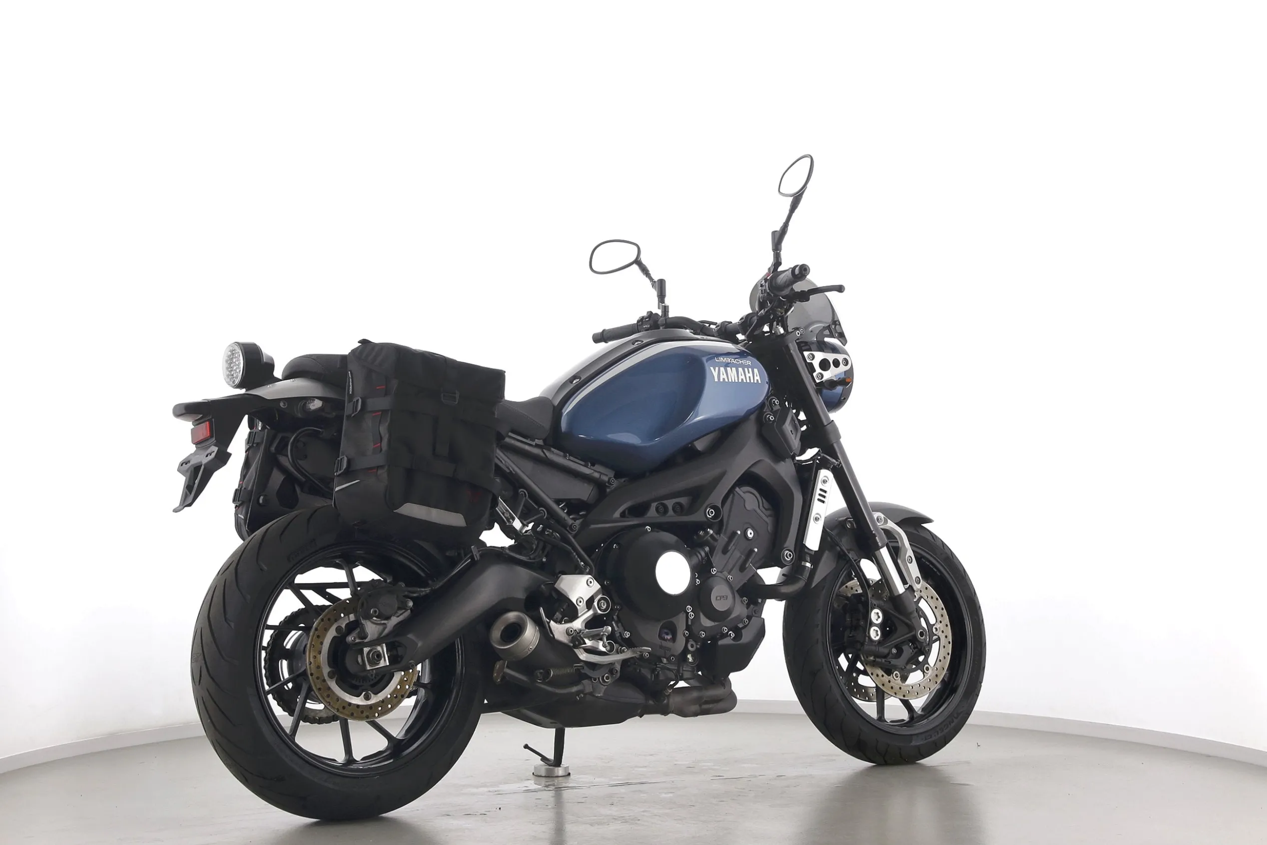 XSR 900